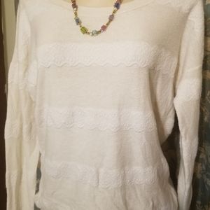 Amer Eagle M White on White Sweater